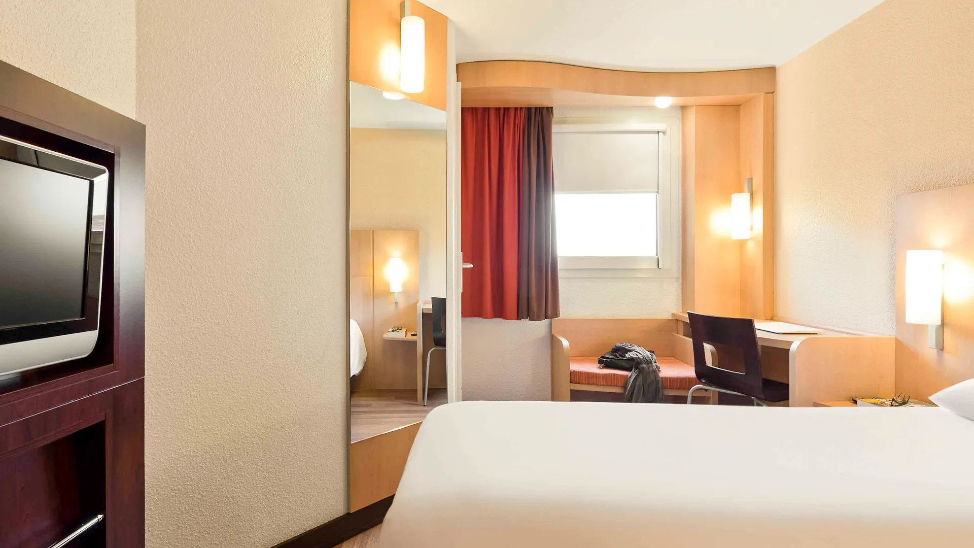 ibis Nice Centre Gare 3*,  France